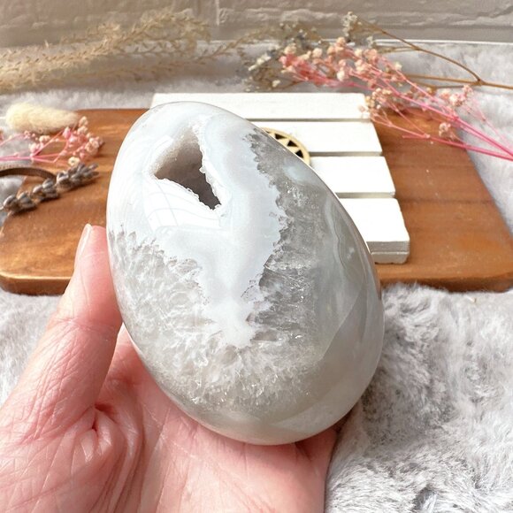 Gorgeous Agate Egg with Druzy - Picture 9 of 9